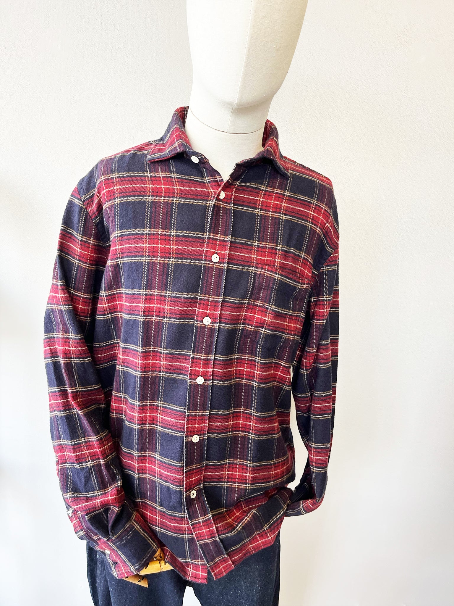 Hartford Woven Paul Shirt in Red & Navy Plaid on a mannequin