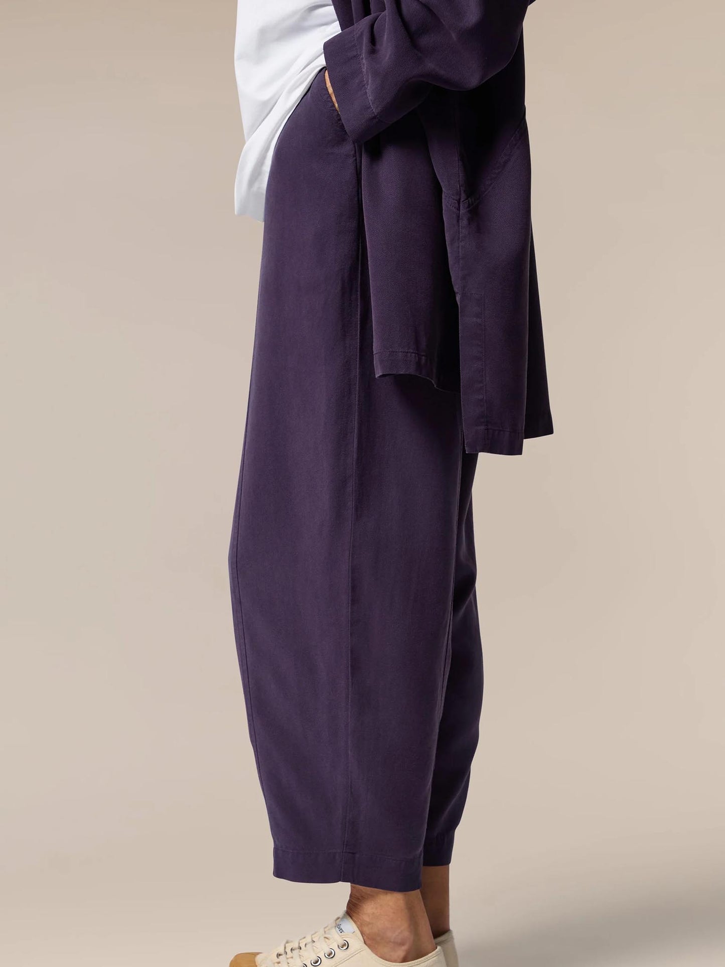 model wearing Sahara Fluid Twill Prune Bubble Trousers view from the Side